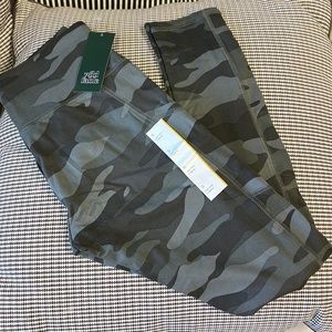 NWT WILD FABLE Women's High Rise Classic Cotton Camo Print Leggings, Small